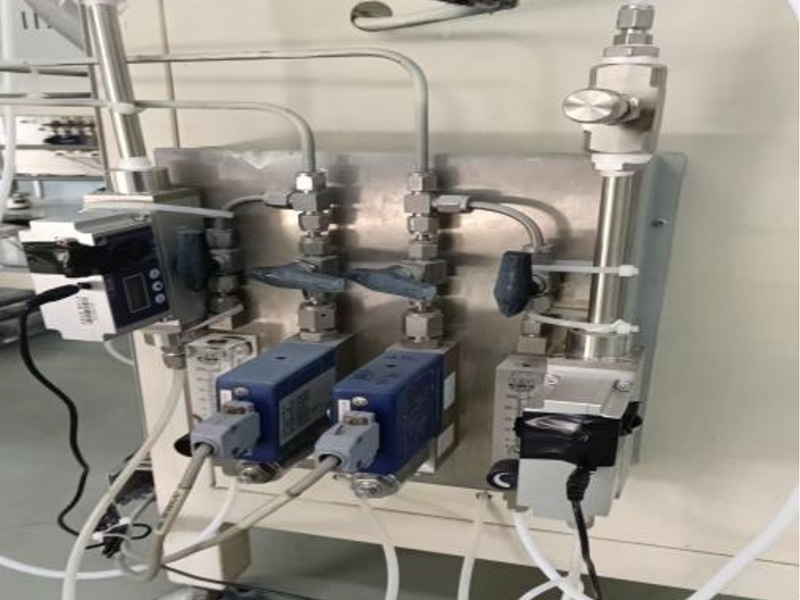 Raport de aplicare al controlerului de debit de masă MFC pentru echipamentele de acoperire cu vid prin pulverizare cu magnetron
